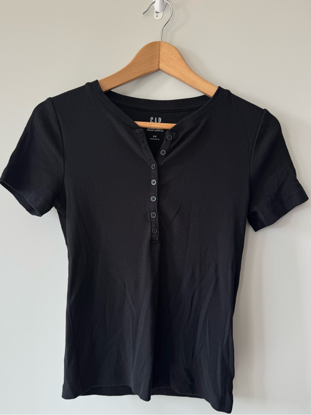 GAP Black Ribbed Henley Short Sleeve Tee